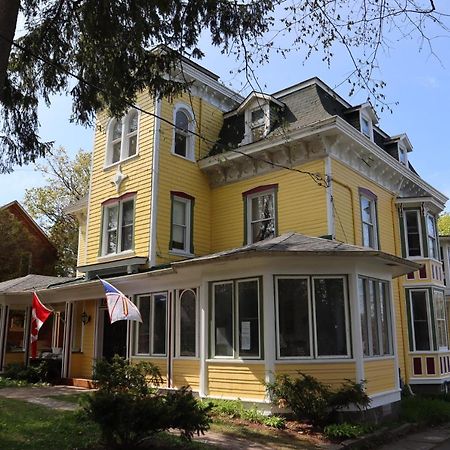 Pangea House Bed and Breakfast Gananoque Buitenkant foto