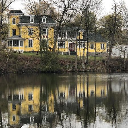 Pangea House Bed and Breakfast Gananoque Buitenkant foto